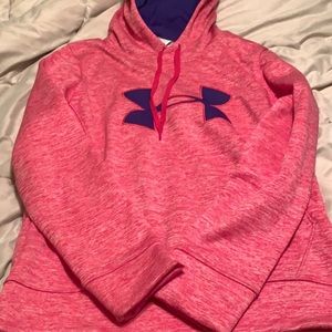 Under armour pull over women’s s but possible m